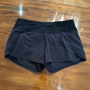 Lululemon Speed Up Mid Rise Lined Short 4” Size 6 Black